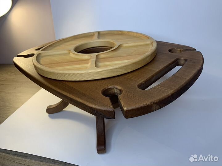 Винный столик с менажницей