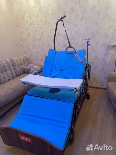 Медицинская кровать для лежачих больных c пультом