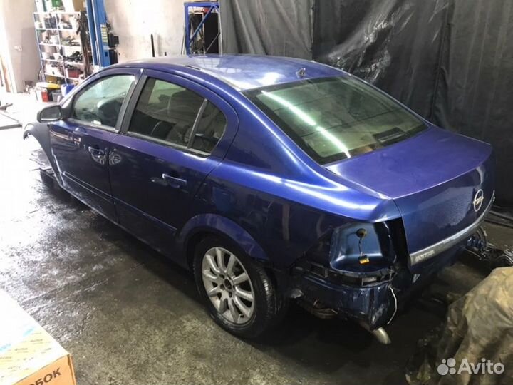 Opel Astra седан (L69) 2008 год в полный разбор