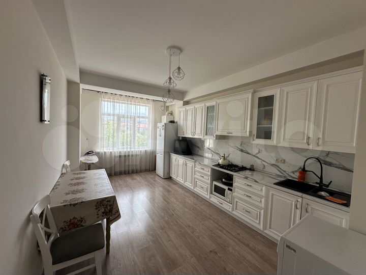 2-к. квартира, 70 м², 2/6 эт.