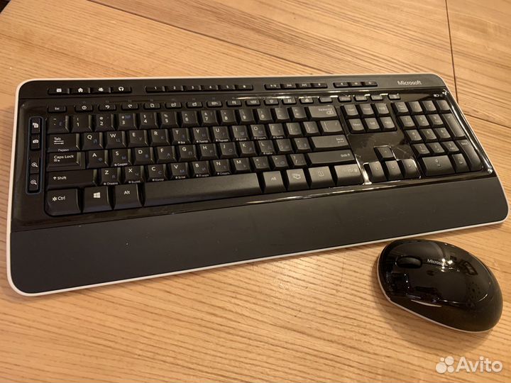 Беспроводная клавиатура и мышь Microsoft 5000