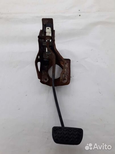 Педаль тормоза Toyota Avensis T250