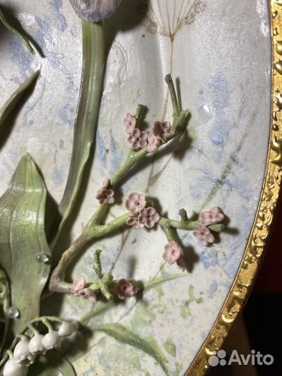 Фарфоровое панно. Блюдо с фарфоровыми цветами