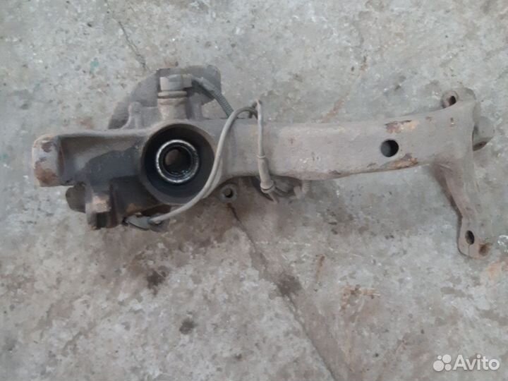 Поворотный кулак правый Volkswagen passat b5