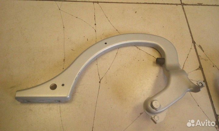 Петля крышки багажника левая