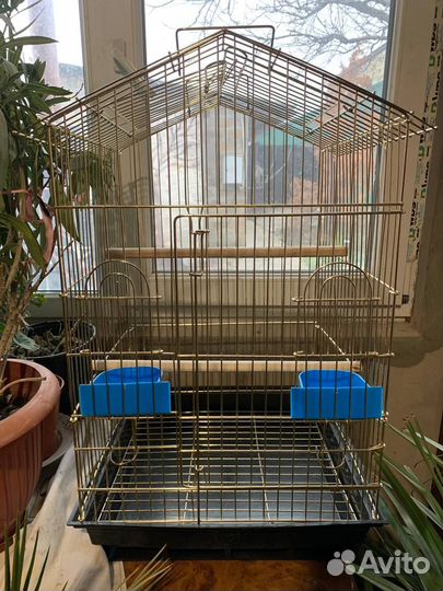 Большие клетки для птиц, и подставки