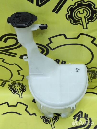 Бачок стеклоомывателя Toyota Ist NCP60 2NZ-FE