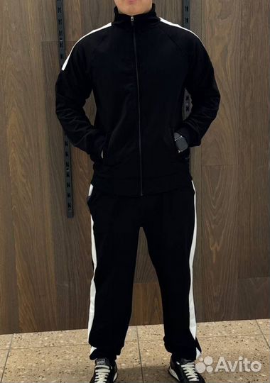 Костюм спортивный
