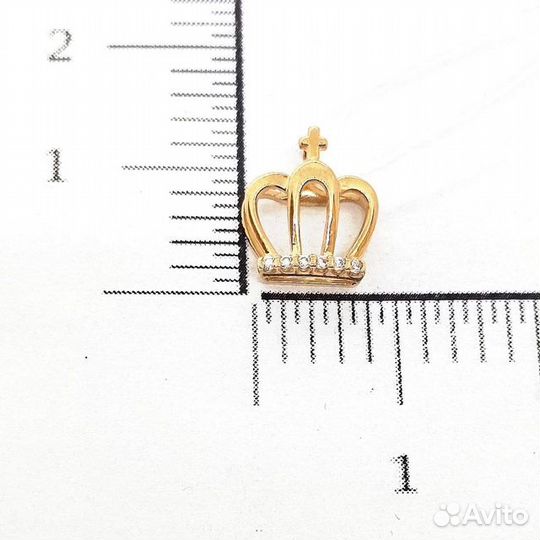 Золотая подвеска с камнем