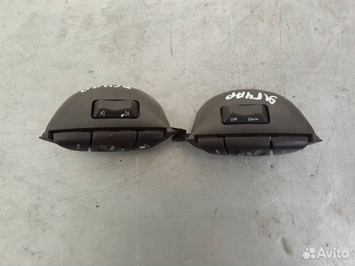 Кнопки управления на руле Jaguar X-Type 2002