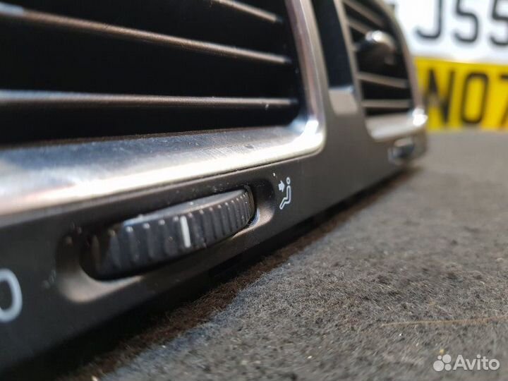 Центральный дефлектор салона Volkswagen Golf купе