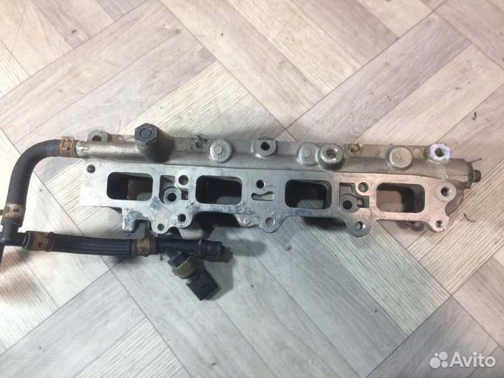 Рампа топливная рейка Skoda Octavia A5 BLF