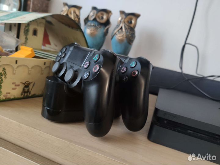 Sony Playstation 4 slim 2 джойстика 8 игр