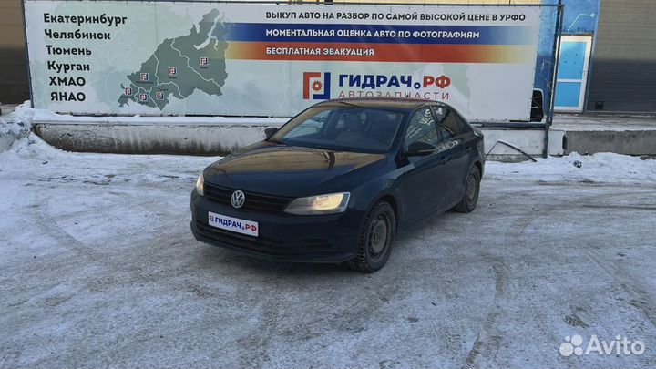 Трос открывания капота Volkswagen Jetta (A6) 5C682