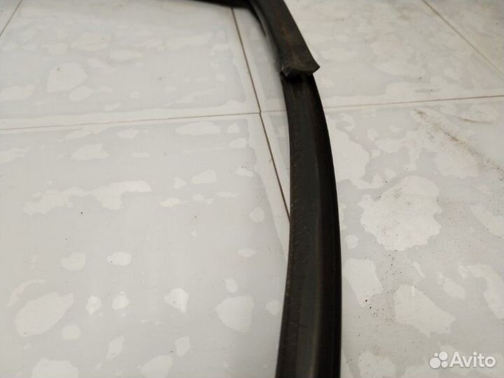 Уплотнитель стекла двери передний левый Lifan