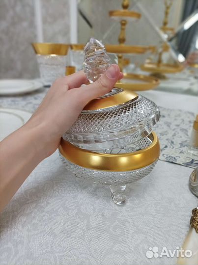Хрустальная сахарница с крышкой