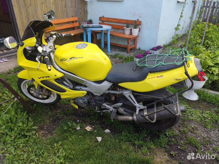 Продам Honda VTR-1000F