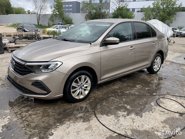 Volkswagen Polo 1.6 AT, 2020, битый, 110 000 км