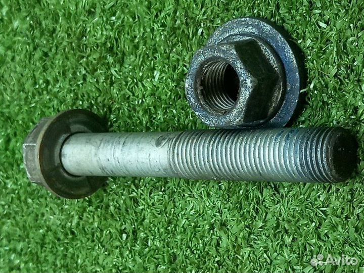 Болт редуктора задний Land Rover Range Rover L322