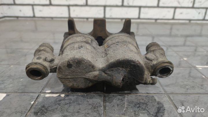 Суппорт передний правый Mercedes Viano W639 2010