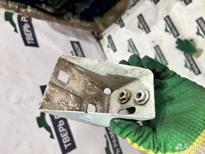 Кронштейн крыла - левый Ford Transit MK8 2.2