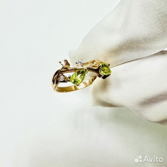 Золотое кольцо с камнем 16р