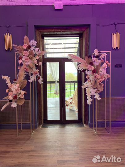 Стойки золотые для оформления