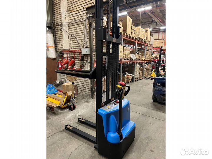 Штабелёр с двигателем CDD1535-WS