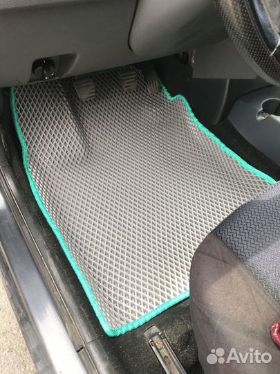 Коврики в автомобиль eva в подарок подпятник + 2 л