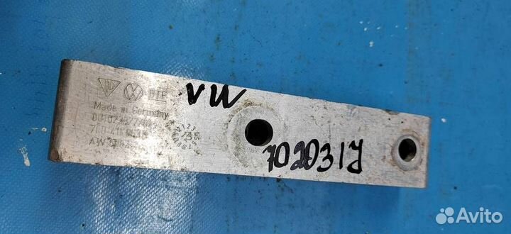 Кронштейн VW Touareg (2002-2010)