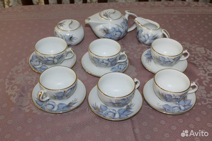 Фарфоровый чайный сервиз