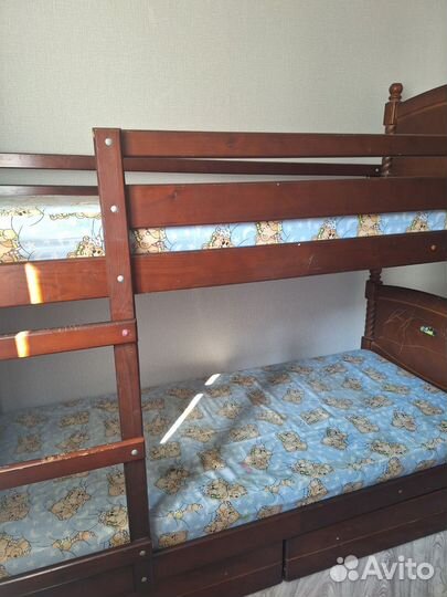 Кровать двухьярусная