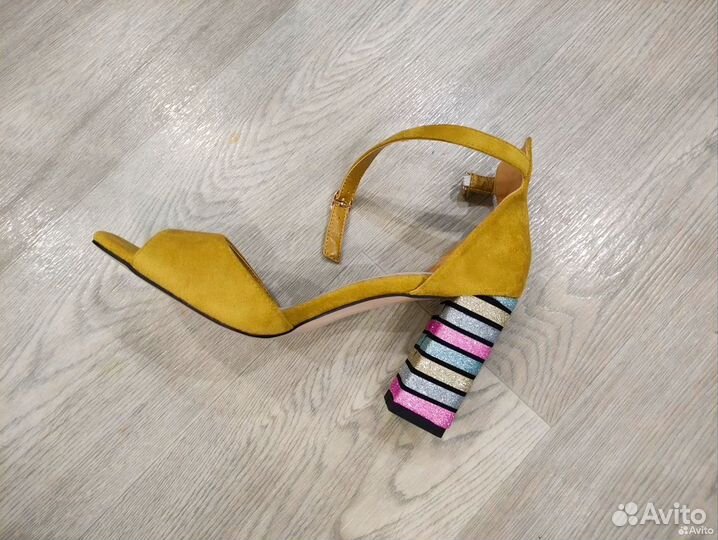 Босоножки женские