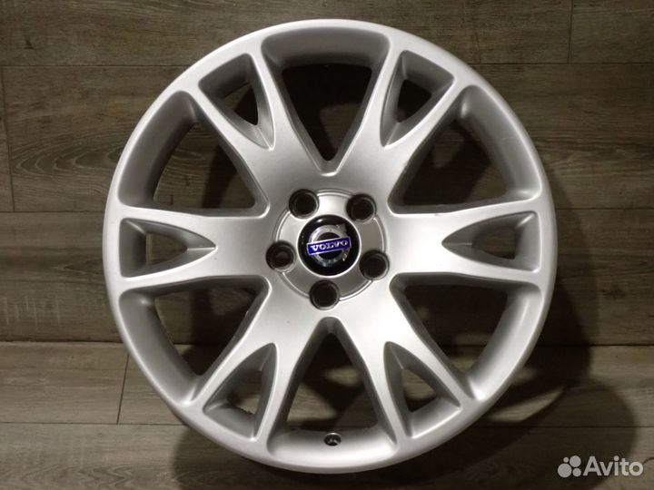 Один оригинальный диск Volvo XC90 R18