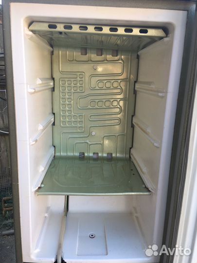 Морозилльная камера небольшая