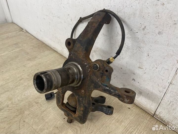 Кулак поворотный передний правый Mitsubishi Pajero