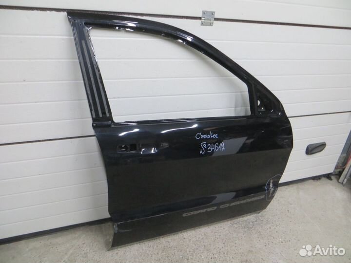 Jeep Grand Cherokee (WK2) c 2010) Дверь передняя п