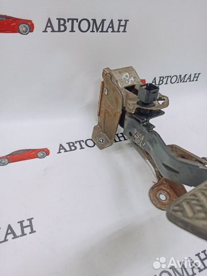 Педаль тормоза Nissan Qashqai (J10) 2006-2014