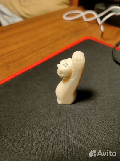 Пеликен резьба по кости