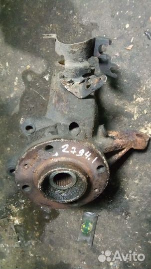 Кулак поворотный левый Xsara Picasso