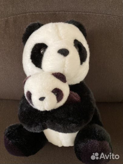 Панда с детенышем