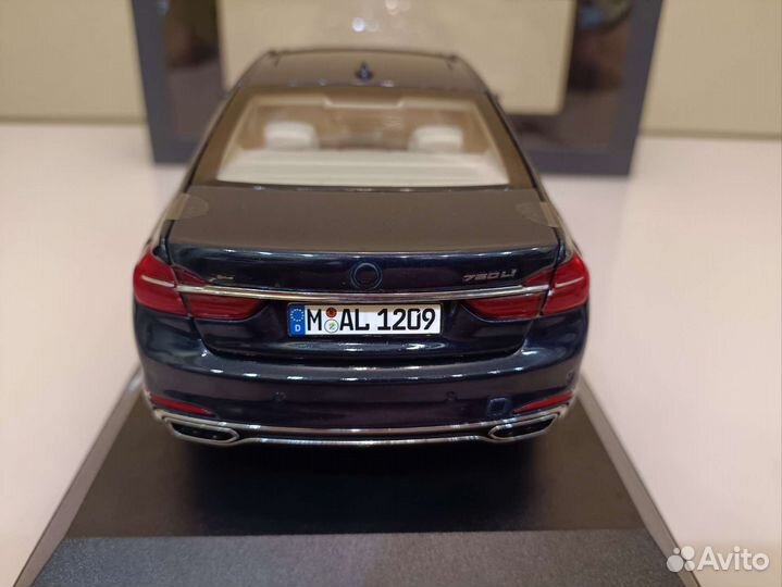 Bmw 7 Series 750Li G11/G12 (15-19г.) Синий 1:18
