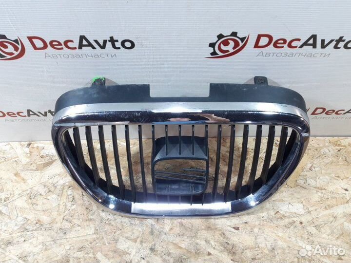 Решетка радиатора передняя Seat Leon 2008