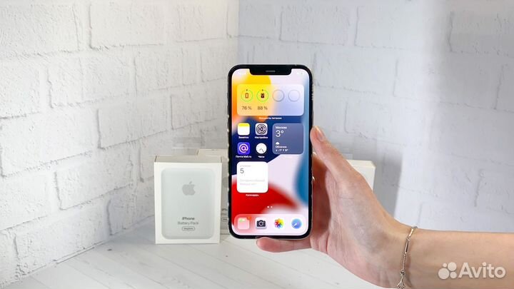 Apple MagSafe battery pack