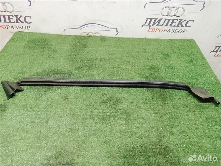 Уплотнитель стекла двери VW Passat CC 2008-2017