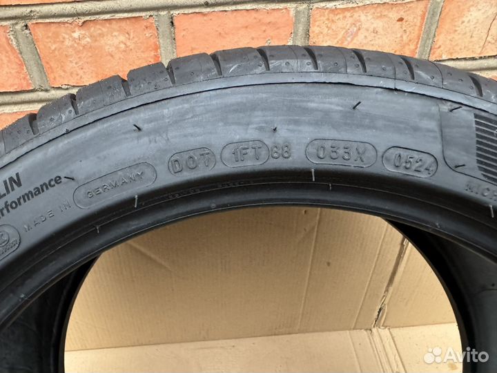 Michelin Pilot Sport 4 245/40 R18 93Y