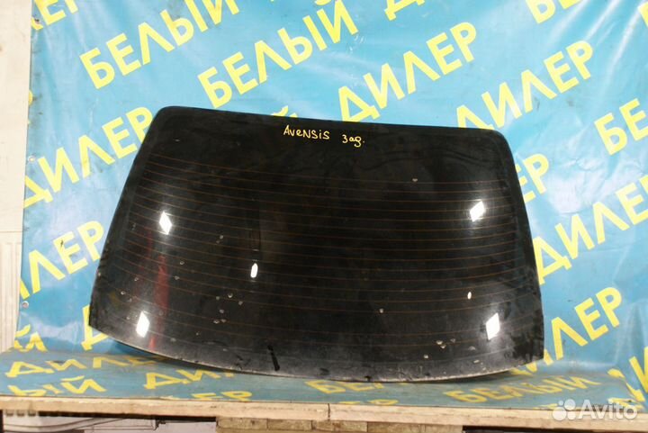 Заднее стекло Toyota Avensis
