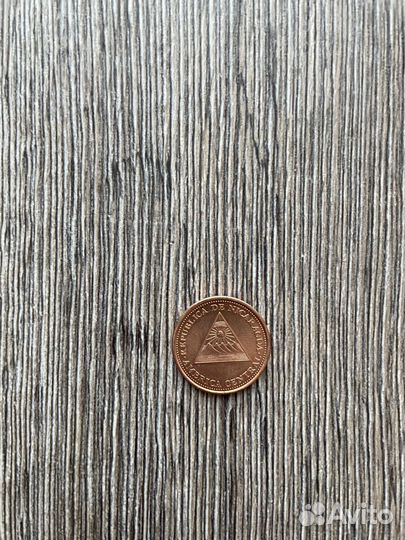 Никарагуа. 5 сентаво 2002 год. Герб