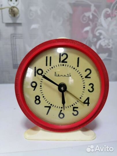 Будильник советский