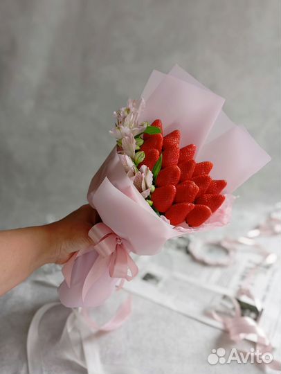 Букеты из клубники ягод